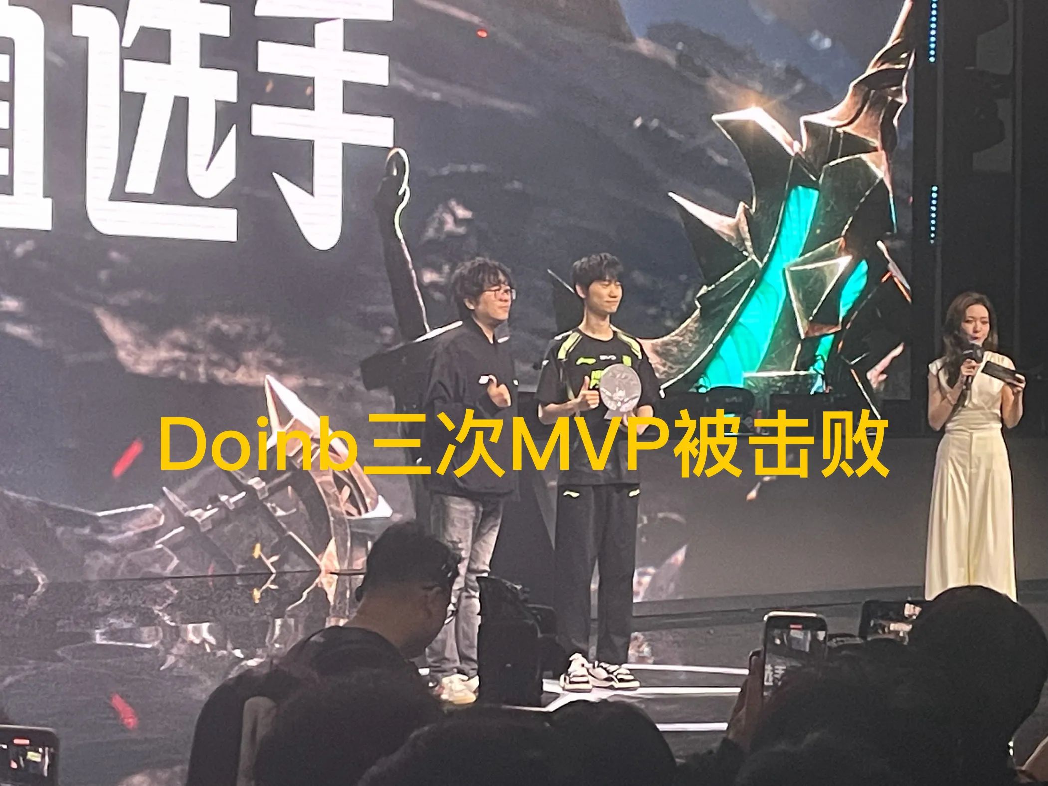 包含Rookie在巴塞罗那比赛中爆冷，比赛局势复杂引发热议！的词条-ayx爱游戏全站