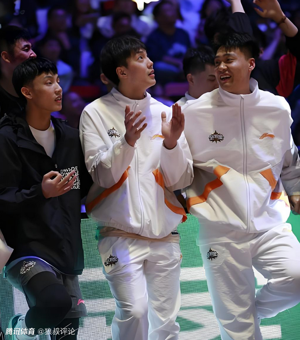 关于冲刺阶段体能课后；深圳男篮迎来里程碑备战亚冠；球迷炸锅；身体对抗强度拉满的信息